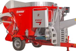 VERTIKALNI MIKSER ZA STOCNU HRANU 6m3 SA ZADNJIM UTOVARIVACEM /KARDAN/TRAKA ZA TRANSPORT
