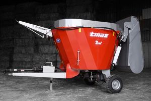 VER. MIKSER ZA STOCNU HRANU 2m3 SA ZADNJIM UTOVARIVACEM I KARDANOM TINAZ Vucena