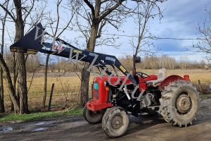 UTOVARIVAC STAJNJAKA  PREDNJI -TUR-2 500kg 2-sekcije marke Wol-met sa prikljuccima(TUR-2 C-360 T)